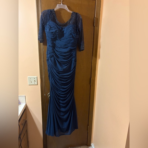 La Femme Navy Ruched Rhinestone Shoulder Gown - Picture 6 of 13